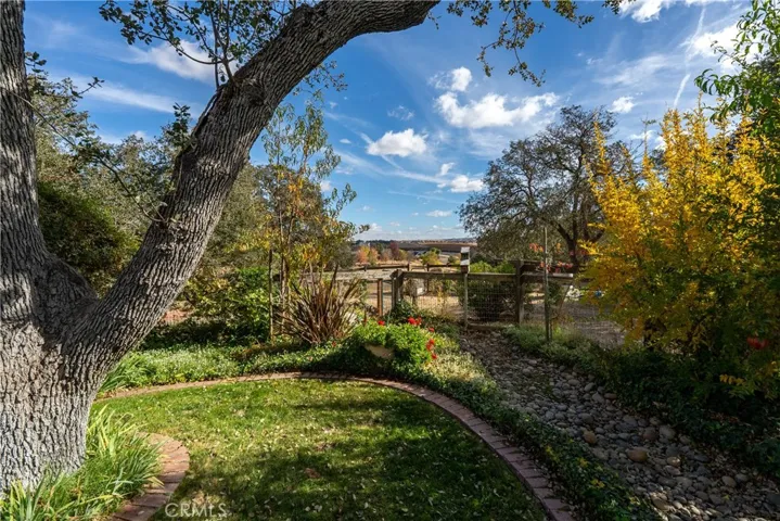 5679 Loma Verde Drive, Paso Robles, California 93446