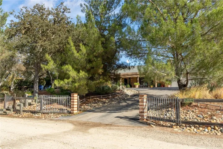 5679 Loma Verde Drive, Paso Robles, California 93446