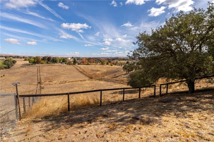 5679 Loma Verde Drive, Paso Robles, California 93446