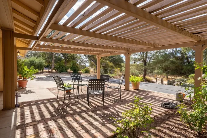 5679 Loma Verde Drive, Paso Robles, California 93446