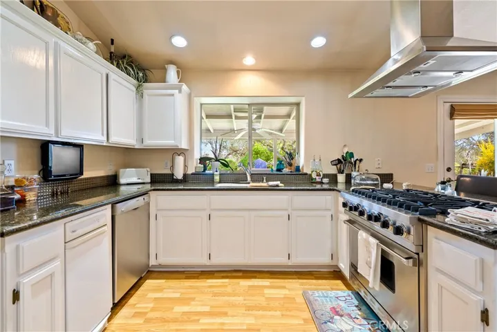 5679 Loma Verde Drive, Paso Robles, California 93446