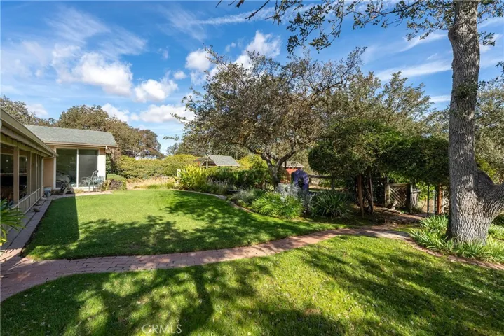 5679 Loma Verde Drive, Paso Robles, California 93446