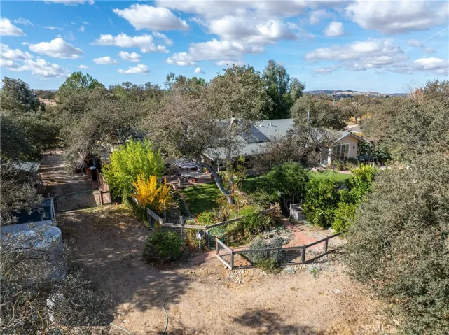 5679 Loma Verde Drive, Paso Robles, California 93446