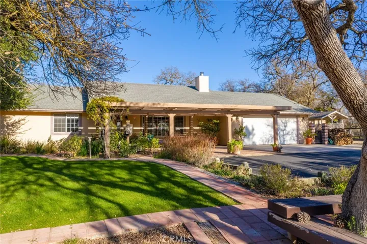 5679 Loma Verde Drive, Paso Robles, California 93446