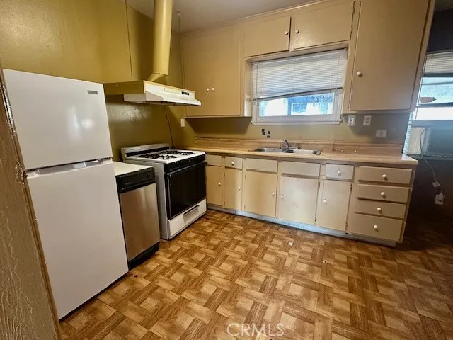 216 Harding Avenue, San Fernando, California 91340