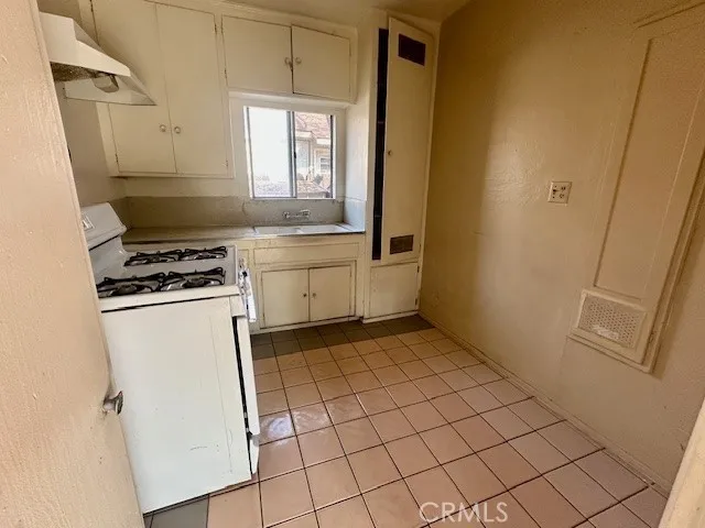 216 Harding Avenue, San Fernando, California 91340