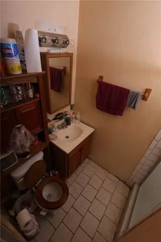 BATHROOM 2
