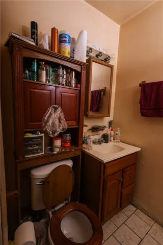 BATHROOM 2
