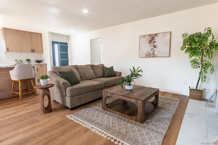 13007 Berlin St., Poway, California 92064