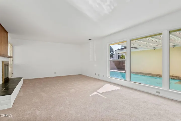3-web-or-mls-03 - Living Room