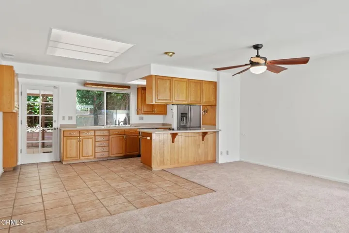 8-web-or-mls-08 - Family Room - Kitchen
