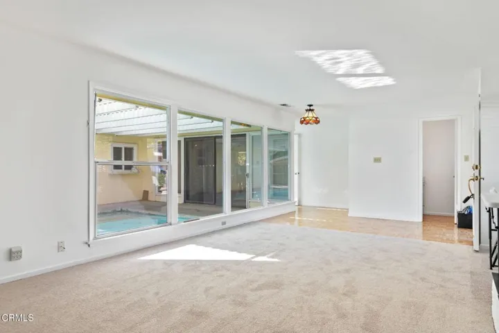 5-web-or-mls-05 - Living Room