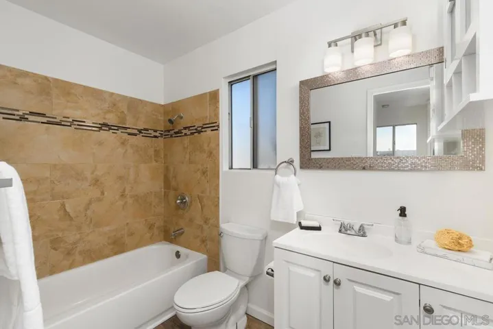 727 Toyne St, San Diego, California 92102