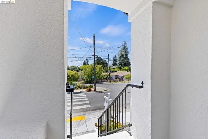 4732 Congress Ave, Oakland, California 94601