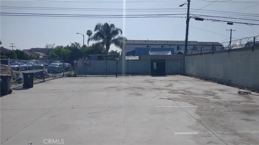 tons of parking!