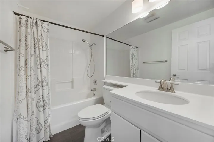 2nd Bathroom.