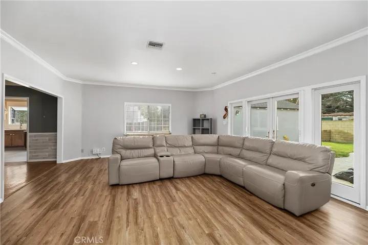 2865 Chestnut Avenue Avenue, Long Beach, California 90806