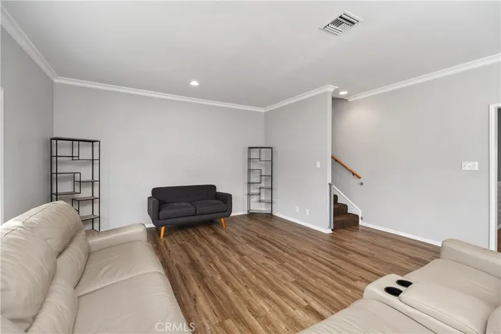 2865 Chestnut Avenue Avenue, Long Beach, California 90806
