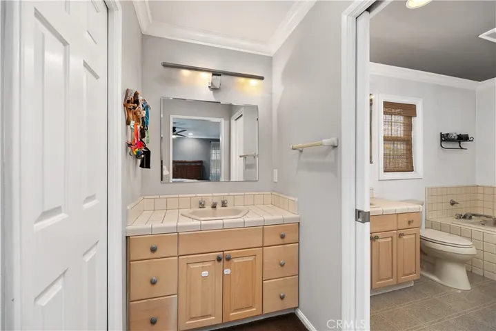 2865 Chestnut Avenue Avenue, Long Beach, California 90806