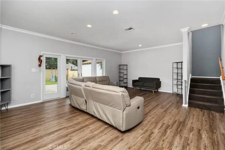 2865 Chestnut Avenue Avenue, Long Beach, California 90806