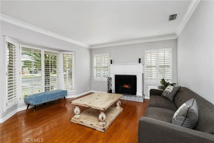 2865 Chestnut Avenue Avenue, Long Beach, California 90806