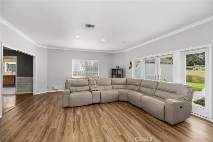 2865 Chestnut Avenue Avenue, Long Beach, California 90806