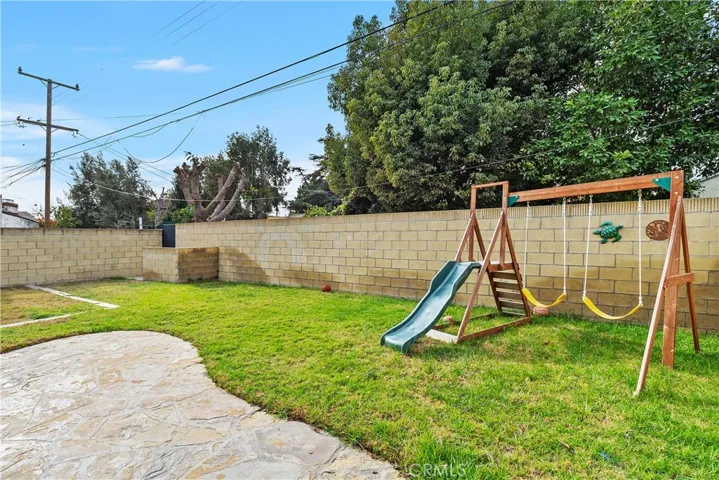 2865 Chestnut Avenue Avenue, Long Beach, California 90806