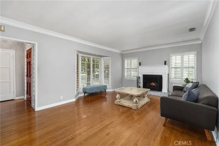 2865 Chestnut Avenue Avenue, Long Beach, California 90806