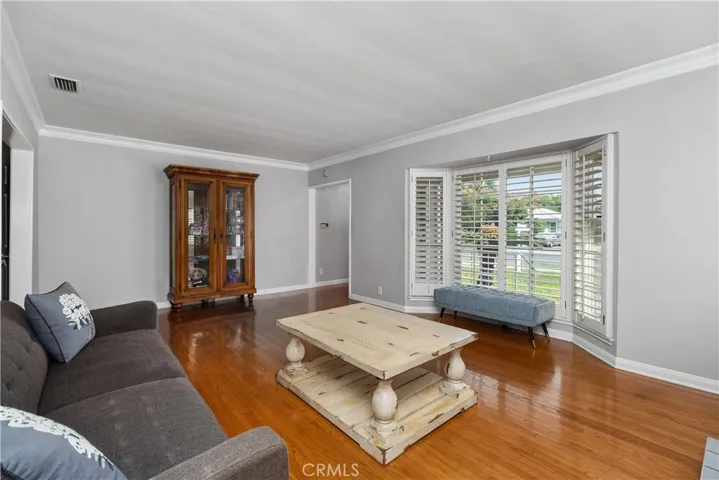 2865 Chestnut Avenue Avenue, Long Beach, California 90806