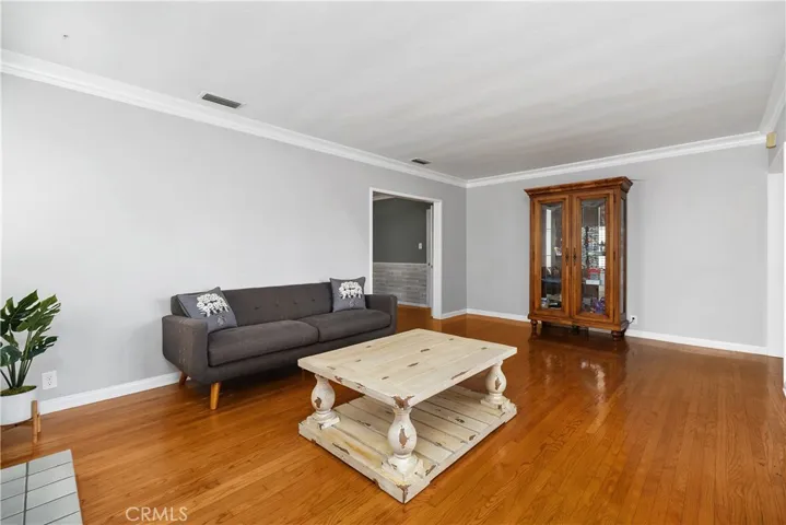 2865 Chestnut Avenue Avenue, Long Beach, California 90806