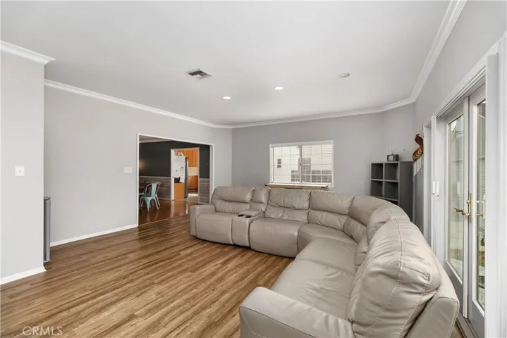 2865 Chestnut Avenue Avenue, Long Beach, California 90806