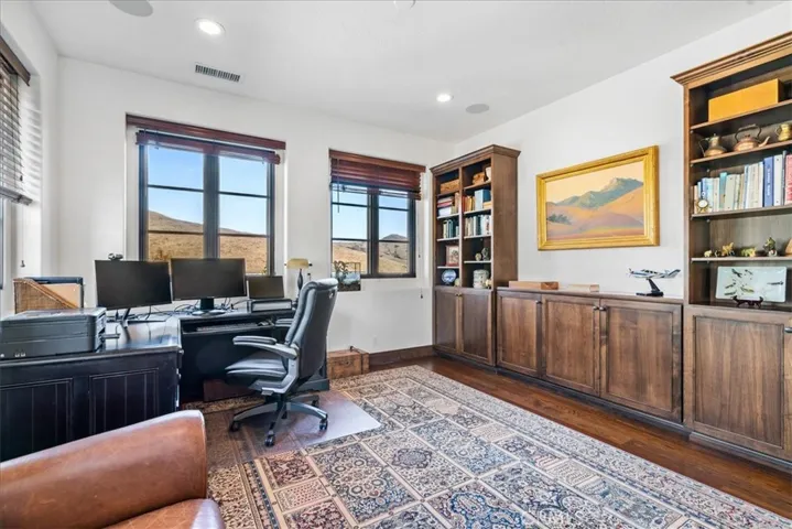 Office/2nd Bedroom