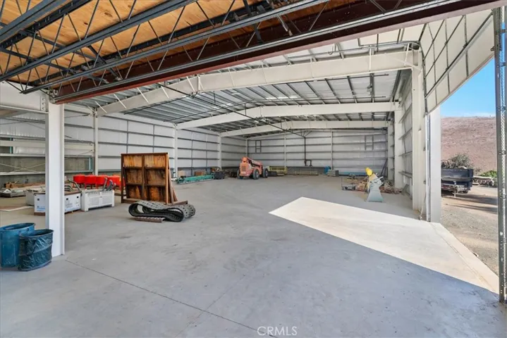 Large Shop/Indoor Court