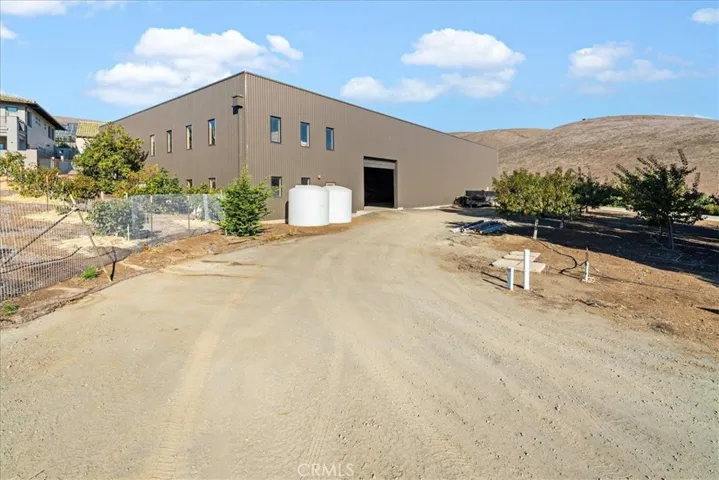 Large Shop/Indoor Court