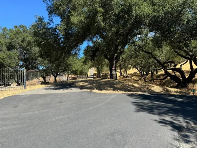 9630 Vinecrest Road, Windsor, California 95492