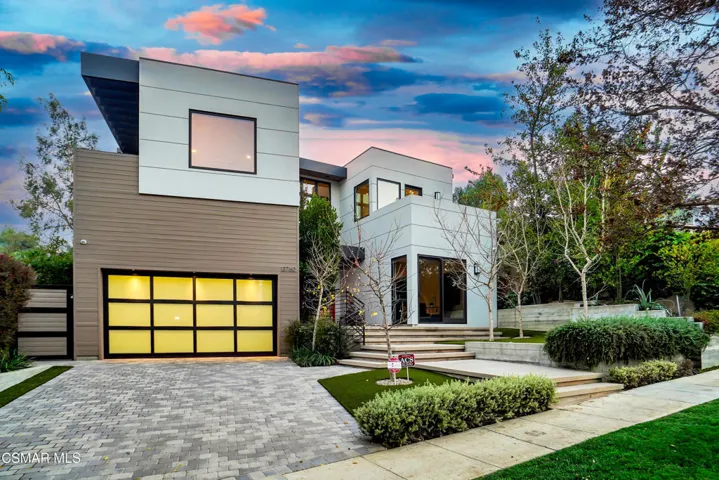 13760 Valley Vista