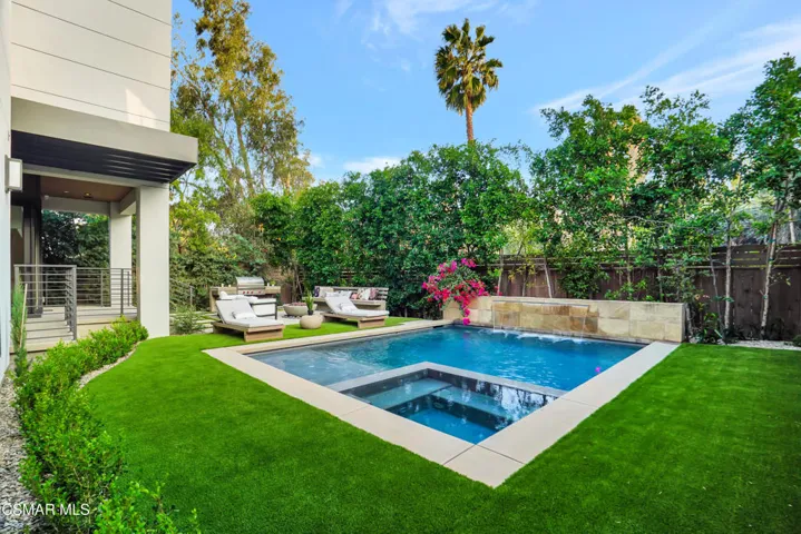 13760 Valley Vista