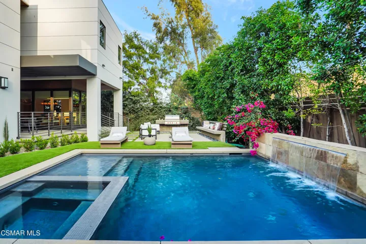 SALT WATER POOL/SPA