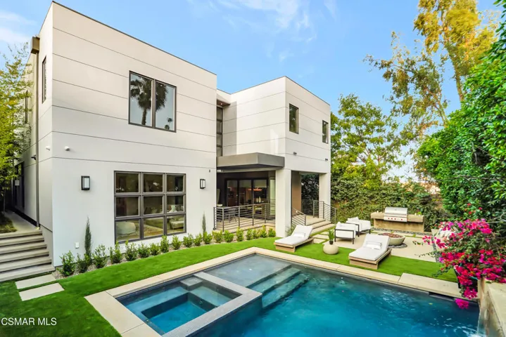 13760 Valley Vista