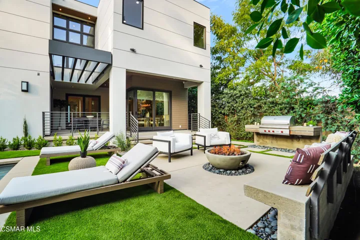 13760 Valley Vista