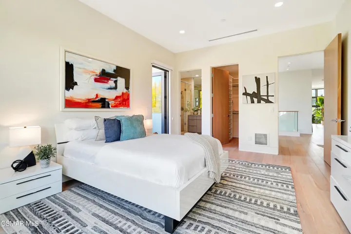 UPSTAIRS FRONT BEDROOM