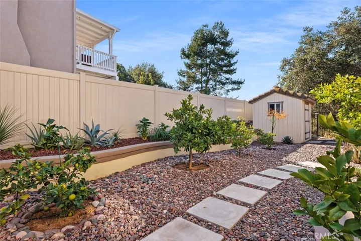 2127 Kirkcaldy Road, Fallbrook, California 92028
