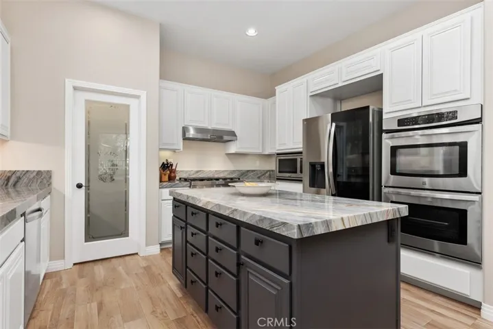 2127 Kirkcaldy Road, Fallbrook, California 92028