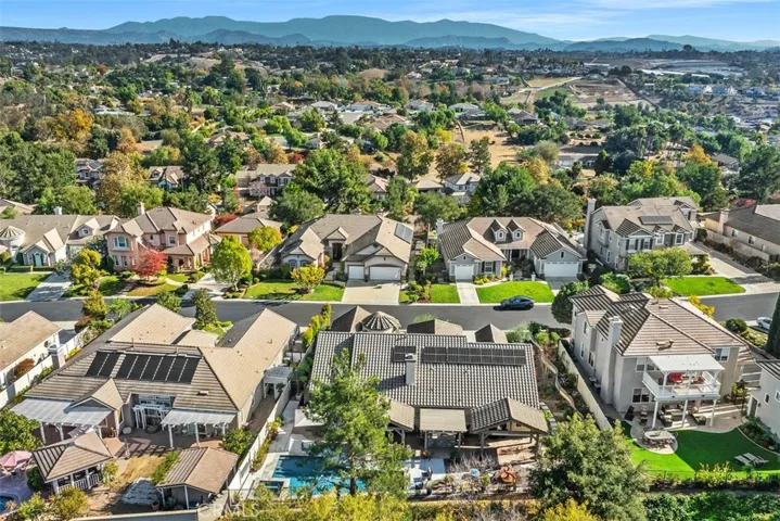 2127 Kirkcaldy Road, Fallbrook, California 92028
