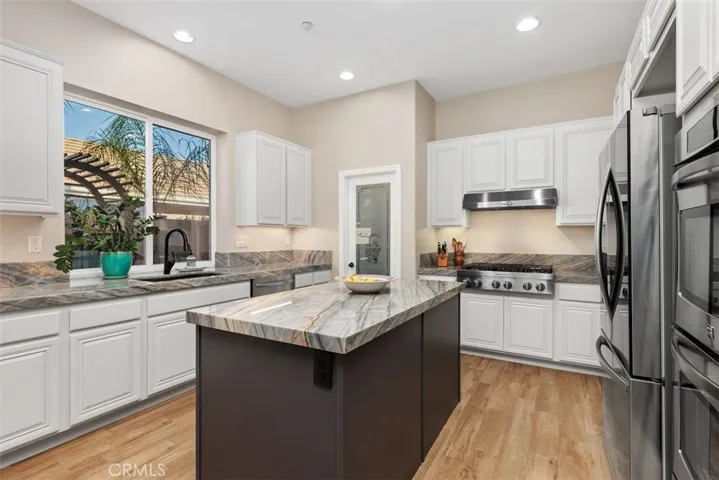2127 Kirkcaldy Road, Fallbrook, California 92028