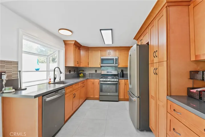 11571 Queensborough Street, Riverside, California 92503