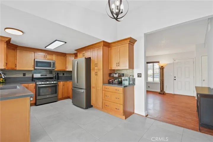 11571 Queensborough Street, Riverside, California 92503
