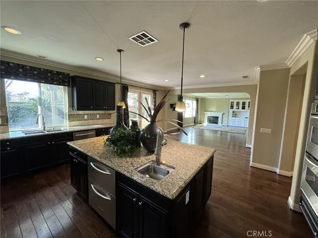 7611 Stonegate Drive, Eastvale, California 92880