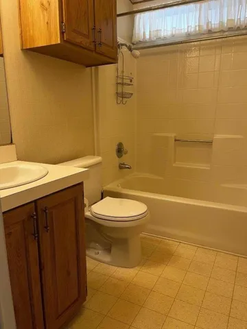 20 Russell Road, Salinas, California 93906