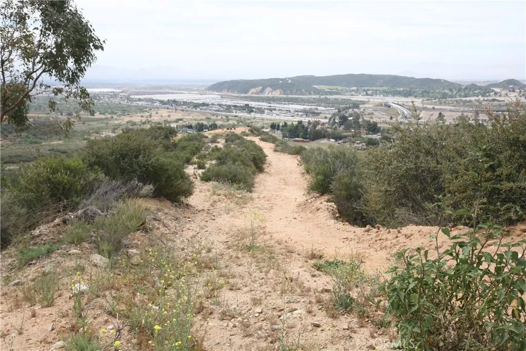 Entrance from Knoll Street dirt road